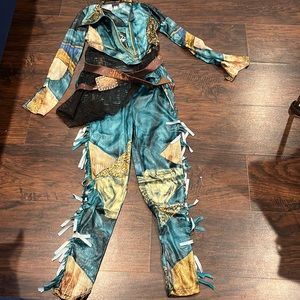 Uma Disney Descendants 3 Size Girl Medium Top and Bottom
